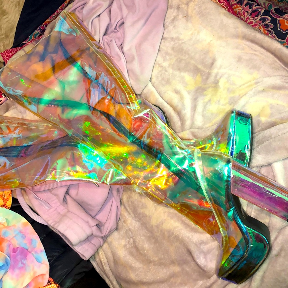 Holographic Boots